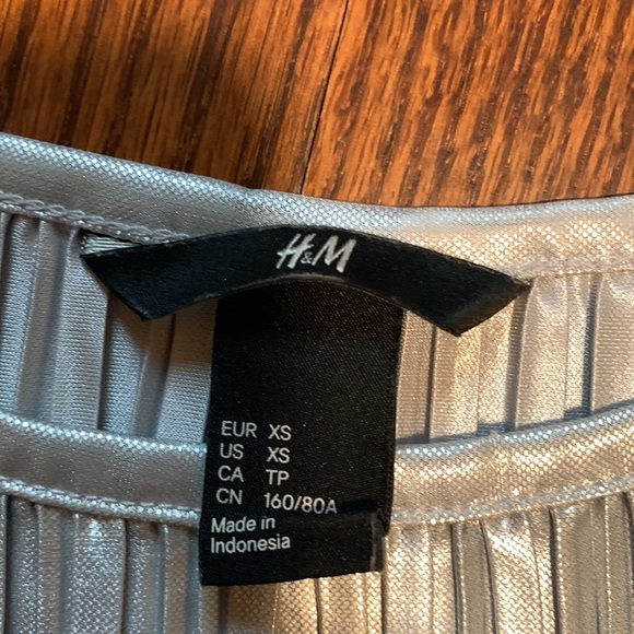 Top - Picture 2 of 3